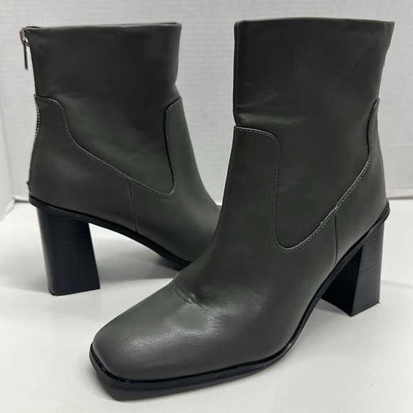 Dolce Vita DV Milana Ankle Boot Heeled Booties Leather Back Zip Gray Size 8.5 - Picture 1 of 8